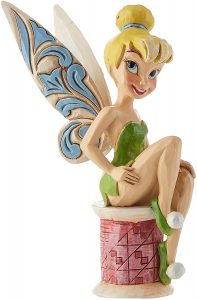 Figura y muñeco de Campanilla sentada de Enesco de Disney Traditions - Figuras coleccionables, juguetes y muñecos de Peter Pan - Muñecos de Disney