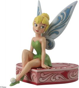 Figura y muñeco de Campanilla sobre corazón de Enesco de Disney Traditions - Figuras coleccionables, juguetes y muñecos de Peter Pan - Muñecos de Disney