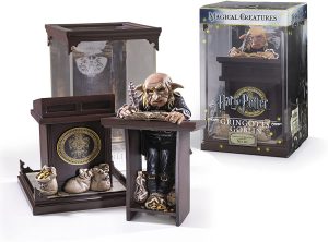 Figura de Gringotts Goblin de The Noble Collection - Los mejores muñecos y figuras de criaturas mágicas de Harry Potter