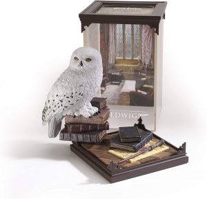 Figura de Hedwig de The Noble Collection - Los mejores muÃ±ecos y figuras de criaturas mÃ¡gicas de Harry Potter