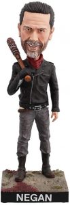 Figura de Negan de The Walking Dead de Royal Bobbles - Los mejores mu帽ecos y figuras de The Walking Dead