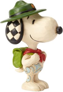 Figura de Snoopy Scout de Enesco - Los mejores mu帽ecos y figuras de Snoopy de Charlie Brown
