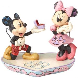 Figura de Mickey Mouse y Minnie Mouse anillo de Disney Traditions - Las mejores figuras de Mickey Mouse