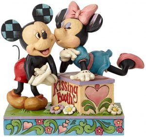 Figura de Mickey Mouse y Minnie Mouse beso de Disney Traditions - Las mejores figuras de Mickey Mouse